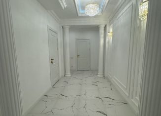 2-комнатная квартира в аренду, 79 м2, Чечня, улица Сайханова, 133к7