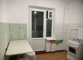 Сдам в аренду 2-ком. квартиру, 90 м2, Грозный, 3-й микрорайон, улица Дьякова, 2