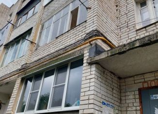 Сдается в аренду 2-комнатная квартира, 52 м2, Петровск, улица Братьев Костериных, 40