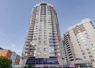 Продается 2-комнатная квартира, 77.5 м2, Екатеринбург, улица Блюхера, 41, метро Уральская