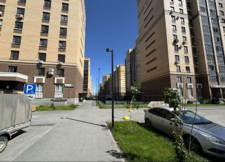 Продаю 2-комнатную квартиру, 80 м2, Тюмень, улица Тимофея Кармацкого, 5, ЖК Ария