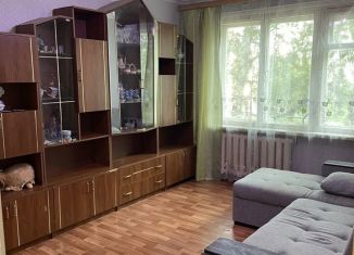 Сдается двухкомнатная квартира, 33 м2, Рославль, 17-й микрорайон, 2/1