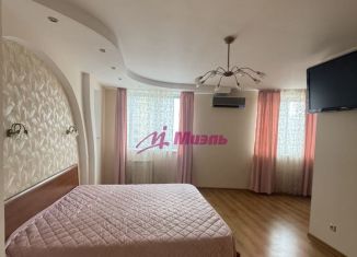 Продам 2-ком. квартиру, 75 м2, Екатеринбург, улица Бехтерева, 3, метро Уралмаш