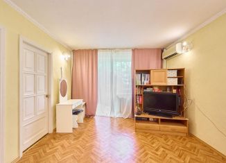 Продается 3-комнатная квартира, 60 м2, Краснодар, улица Мира, 39, улица Мира