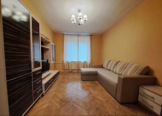 Сдается трехкомнатная квартира, 80 м2, Санкт-Петербург, Нежинская улица, 4, метро Площадь Мужества