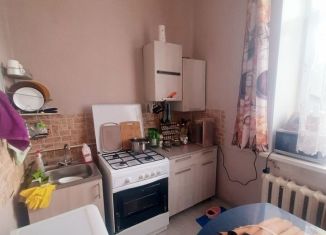 Продажа двухкомнатной квартиры, 48 м2, Луга, проспект Кирова, 21