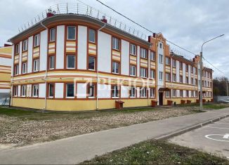 Продаю 1-ком. квартиру, 37 м2, Кохма, улица Александра Кувшинова, 1