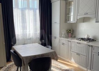 Сдам 2-ком. квартиру, 68 м2, Дагестан, улица Сальмана, 89К