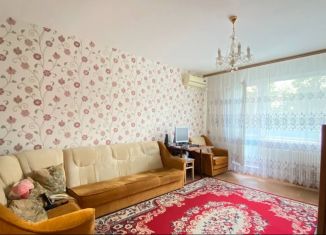 Продам 3-ком. квартиру, 69 м2, Волгоград, улица Кирова, 94, Кировский район