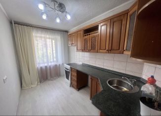 Продается 3-комнатная квартира, 60 м2, Абакан, улица Стофато, 10