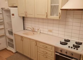 Сдаю в аренду 1-ком. квартиру, 42 м2, Калининград, Кипарисовая улица, 4, ЖК Восток