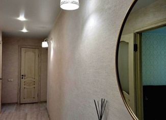 Сдается в аренду 3-ком. квартира, 63 м2, Азов, улица Толстого, 58