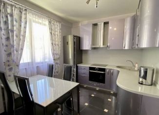 Сдаю 3-комнатную квартиру, 82 м2, Сочи, Изумрудная улица, 40/1, микрорайон Энергетик-Изумруд