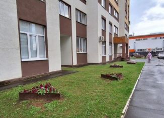 Сдам двухкомнатную квартиру, 60 м2, Нефтекамск, улица Ленина, 47В