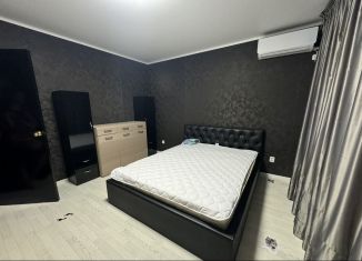 Сдаю однокомнатную квартиру, 38 м2, Крымск, Аграрная улица, 6