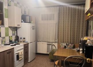 Сдаю в аренду 1-комнатную квартиру, 40 м2, Петергоф, Собственный проспект, 34