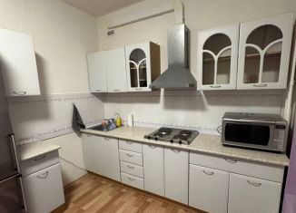 Сдам 2-ком. квартиру, 69.9 м2, Пермь, улица Строителей, 26, Дзержинский район