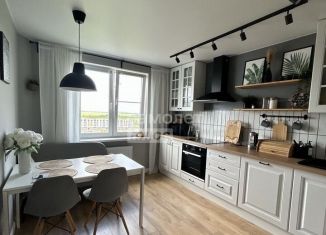 Продам 2-ком. квартиру, 62.3 м2, посёлок городского типа Медведево, улица Дмитрия Средина, 9А