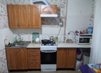 Сдается двухкомнатная квартира, 52.2 м2, Мурманская область, улица Гаджиева, 2
