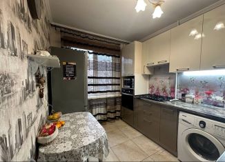 Продаю 3-ком. квартиру, 60 м2, Таганрог, улица Сергея Шило, 200-3