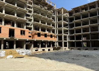 Продаю 3-комнатную квартиру, 100 м2, Махачкала, улица Ирчи Казака, 101