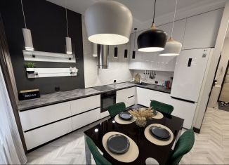 Сдаю 2-ком. квартиру, 64 м2, Абакан, улица Комарова, 5Ак1