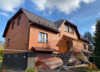 Продам четырехкомнатную квартиру, 208 м2, Гатчина, улица Беляева, 10Б