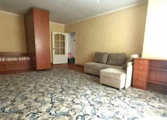 Продаю 1-комнатную квартиру, 40 м2, Калининград, улица Лейтенанта Яналова, 10