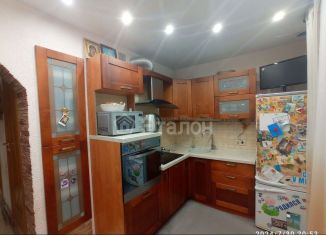 Продам 4-комнатную квартиру, 81.5 м2, Волгоград, улица Кирова, 98