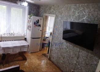 Продается трехкомнатная квартира, 55 м2, Казань, улица Декабристов, 129