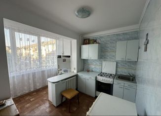 Продам 2-ком. квартиру, 50 м2, Ставропольский край, улица Адмиральского, 8к3