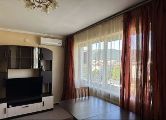 Сдам в аренду 2-комнатную квартиру, 45 м2, Геленджик, улица Леселидзе, 10А