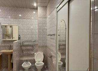 Сдам в аренду четырехкомнатную квартиру, 120 м2, Санкт-Петербург, набережная канала Грибоедова, 129