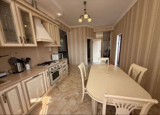 Сдается в аренду 3-комнатная квартира, 110 м2, Сочи, Виноградная улица, 133/10, микрорайон Новый Сочи