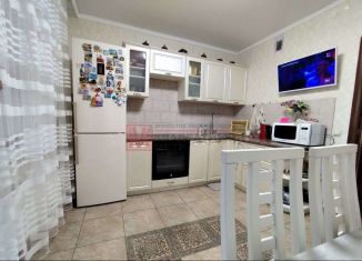 Продаю двухкомнатную квартиру, 64.2 м2, Старый Оскол, микрорайон Космос, 14