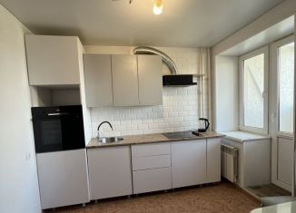 Продаю 2-ком. квартиру, 52.5 м2, село Мариинский, Хвойная улица, 10