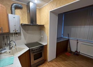 Сдам в аренду 3-ком. квартиру, 60 м2, Усть-Лабинск, Коллективная улица, 3В