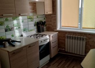 Сдаю 2-ком. квартиру, 42 м2, Североморск, улица Флотских Строителей, 7