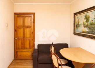 Продается четырехкомнатная квартира, 61.8 м2, Новосибирск, улица Челюскинцев, метро Площадь Гарина-Михайловского