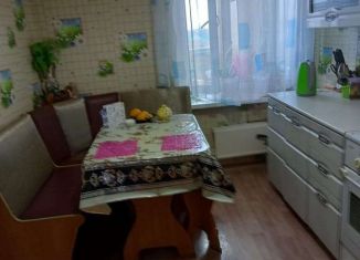 Продаю двухкомнатную квартиру, 54 м2, Карасук, улица Кутузова, 32Б