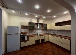 Трехкомнатная квартира на продажу, 117 м2, Тюмень, Советская улица, 4