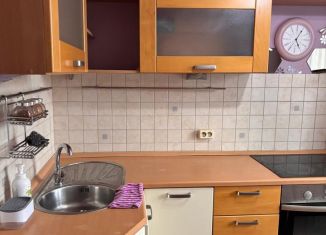 Сдача в аренду двухкомнатной квартиры, 64 м2, Хакасия, улица Комарова