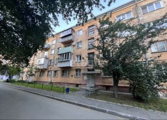 Продаю 2-комнатную квартиру, 40.3 м2, Челябинск, улица Бажова, 50А, Тракторозаводский район