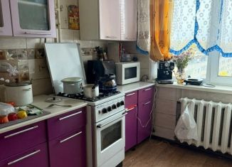 Продажа многокомнатной квартиры, 68 м2, Чебоксары, улица Гузовского, 13