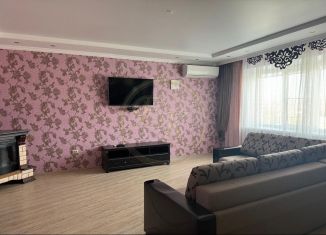 Сдаю 3-ком. квартиру, 113 м2, Черкесск, Короткий переулок, 4