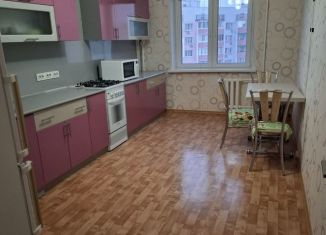 Сдам в аренду 3-комнатную квартиру, 82 м2, Балаково, Степная улица, 102