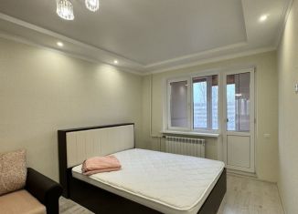 Сдаю 1-ком. квартиру, 40 м2, Ставрополь, улица Доваторцев, микрорайон № 32