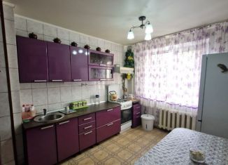 Продаю 3-ком. квартиру, 63 м2, Оренбург, Дзержинский район, улица Конституции СССР, 5/1