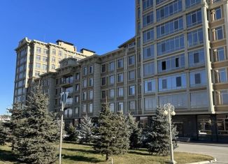 Продам 3-ком. квартиру, 105 м2, Нальчик, улица Тлостанова, 28, ЖК Лазурный