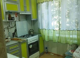 Сдается трехкомнатная квартира, 60 м2, Азов, улица Макаровского, 29